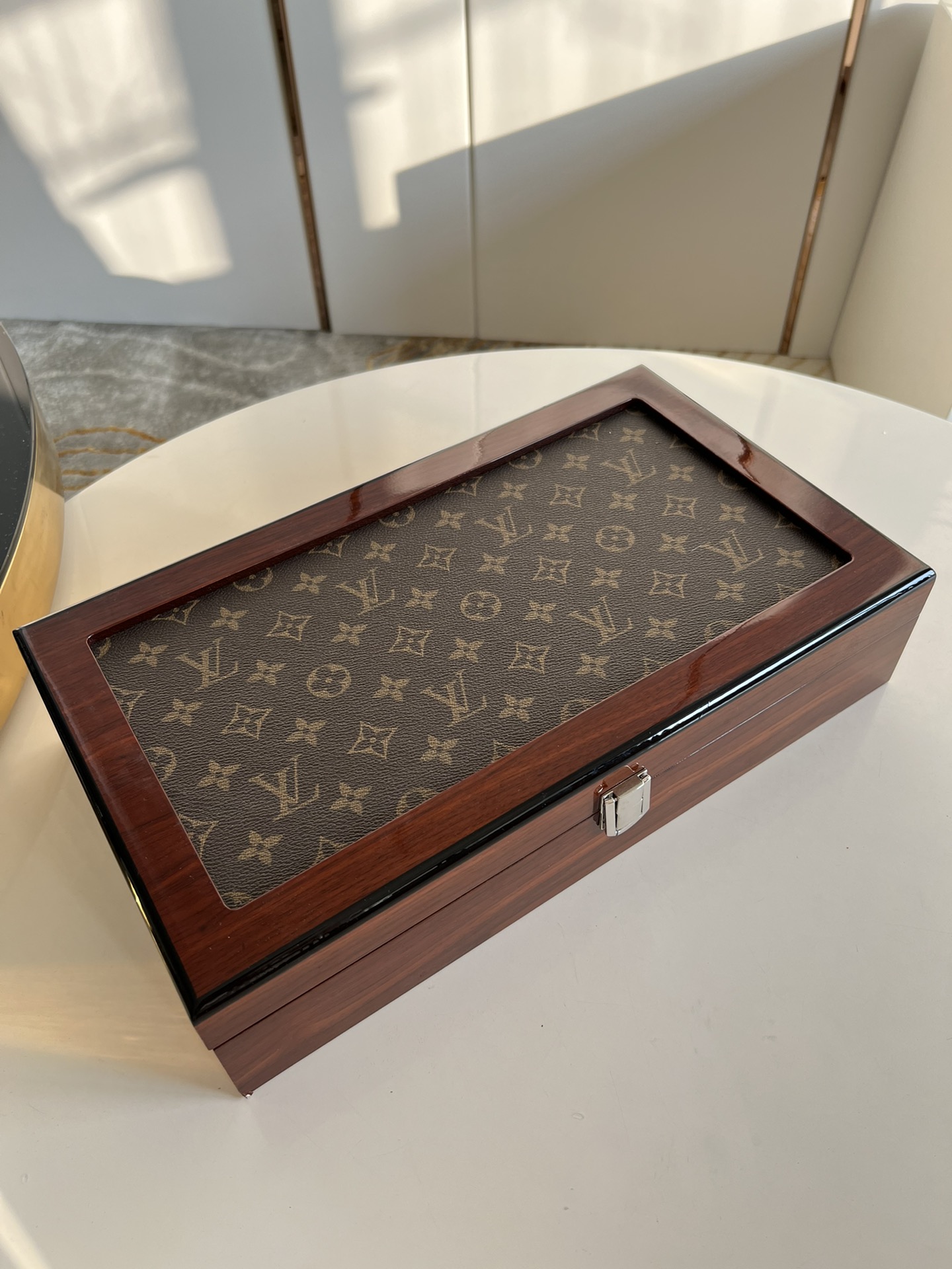 NO:397979,[Exclusive real shot multi-function 12-grid storage box] Solid wood multi-function watch box Customized version Exquisite craftsmanship Warm reminder This model does not match packaging No quality issues No return and exchange Reward price, LV [original leather], louis vuitton19860909【独家实拍多功能12格收纳盒】实木多功能表盒 定制版版本 工艺精湛 温馨提示 此款不配包装 无质量问题不退换 回馈价,LV【原厂皮】,louis vuitton,Bag