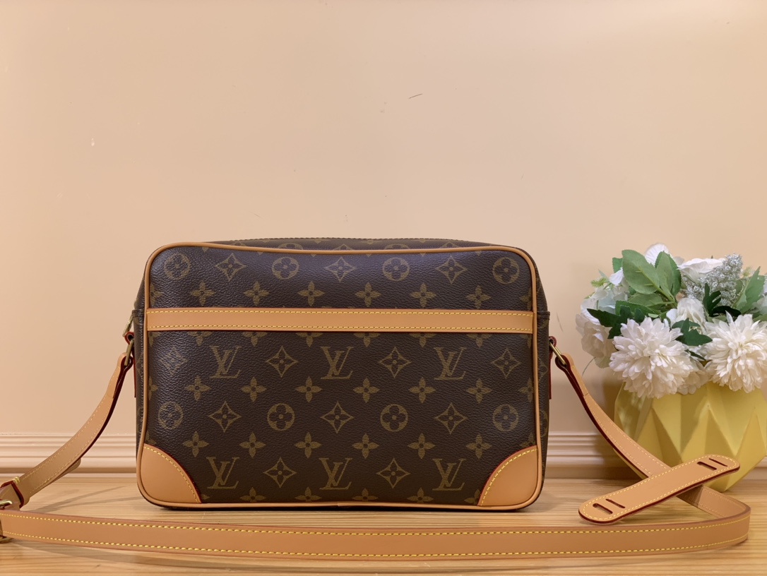 NO:620372,Top original order [Vintage Medium Camera Bag] M51274 Presbyopia 51272 Presbyopia Yellow Leather Vintage middle-aged camera bag, crossbody bag, unisex, classic Monogram canvas with yellow leather trim, calm and elegant, one outside open pocket, zippered side pockets inside, adjustable shoulder straps can be switched freely at any time, sufficient capacity for daily use!  Size: 27*17*7cm 4815058, satchels, crossbody bags19860909顶级原单【Vintage中号相机包】M51274 老花 51272 老花黄皮 Vintage中古相机包,斜挎包,男女通用,经典的Monogram 帆布配以黄皮饰边,沉稳不失大气,一个外侧开口袋,内里含拉链侧袋,可调节肩带随时自由切换,日常使用容量充足！ 尺寸:27*17*7cm 4815058,,satchels,crossbody bags,Bag