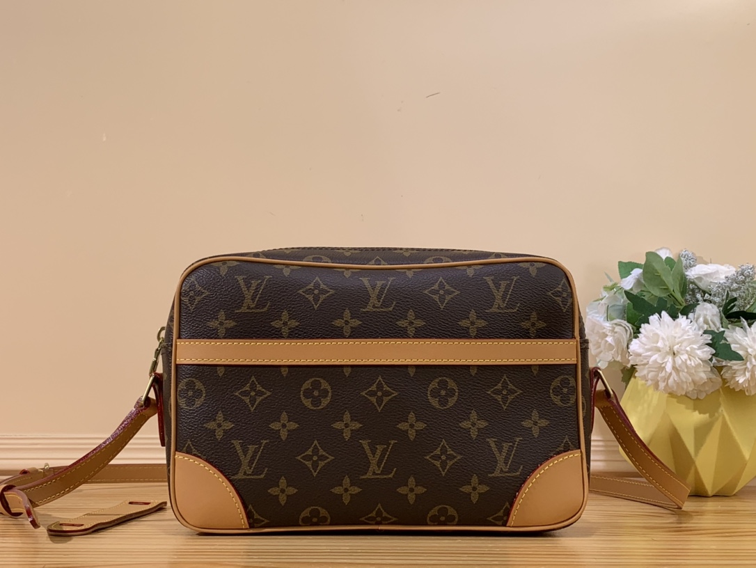 NO:620378,Top original item [Vintage Small Camera Bag] M51276 51274 Presbyopia Presbyopia Yellow Leather Vintage middle-aged camera bag, crossbody bag, unisex, classic Monogram canvas with yellow leather trim, calm and elegant, one outside open pocket, zippered side pockets inside, adjustable shoulder straps can be switched freely at any time, sufficient capacity for daily use!  Size: 23.5*15.5*5.5cm 4615055, satchels, crossbody bags19860909顶级原单【Vintage 小号相机包】M51276 51274 老花 老花黄皮 Vintage中古相机包,斜挎包,男女通用,经典的Monogram 帆布配以黄皮饰边,沉稳不失大气,一个外侧开口袋,内里含拉链侧袋,可调节肩带随时自由切换,日常使用容量充足！ 尺寸:23.5*15.5*5.5cm 4615055,,satchels,crossbody bags,Bag