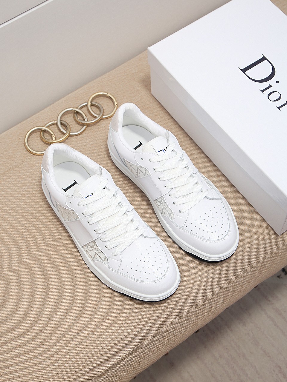 I0 迪奥 最潮款、休闲鞋鞋让行走更加便捷舒适、运动男鞋休闲款，与官方质量相比完美的1：1复刻[色]均采用原版。漆皮面真皮内里，打造时尚个性衬托你的与众不同潮男必备。