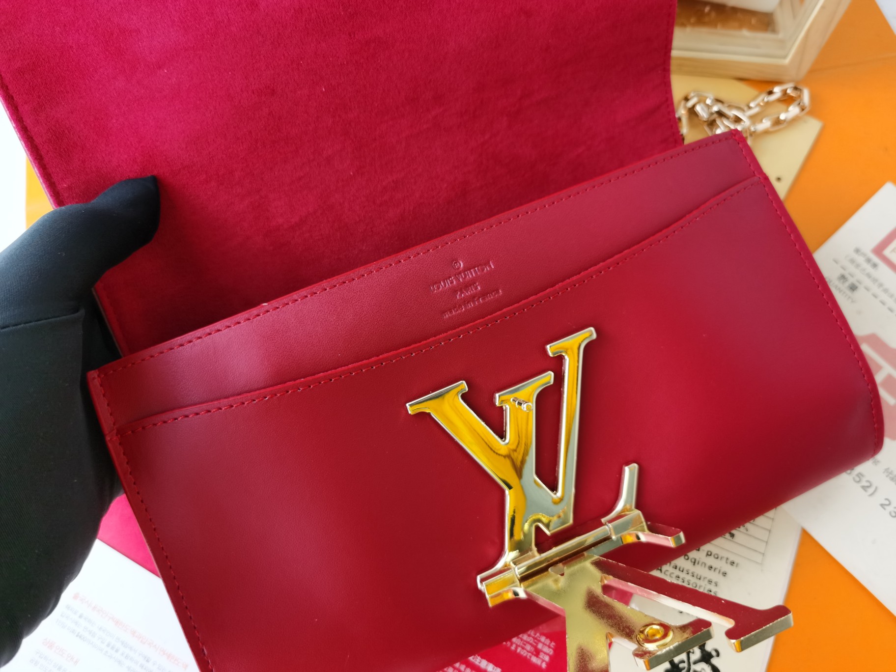 高級感あふれるシンプルデザインの小手袋