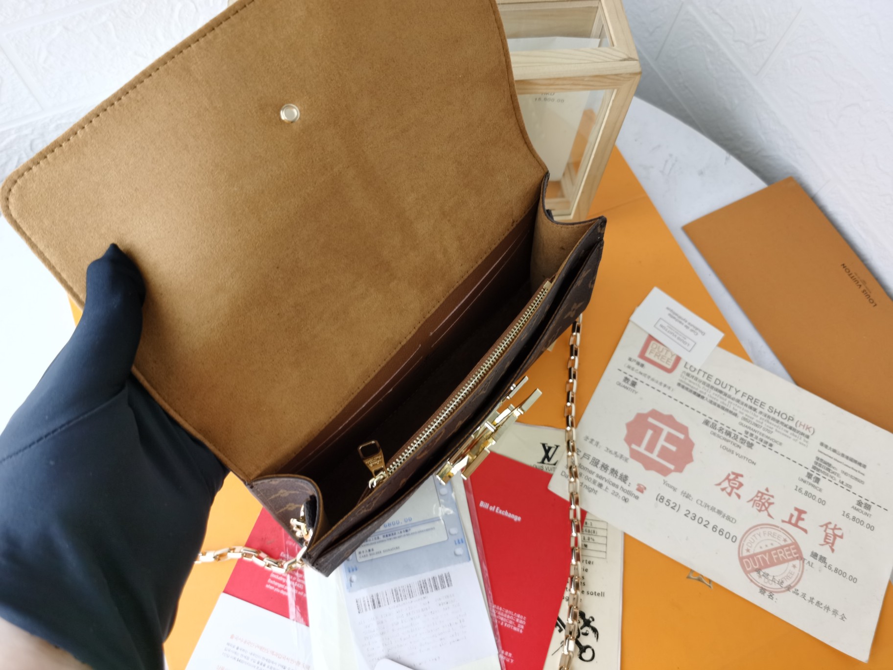 洗練されたエレガンスのミニバッグ