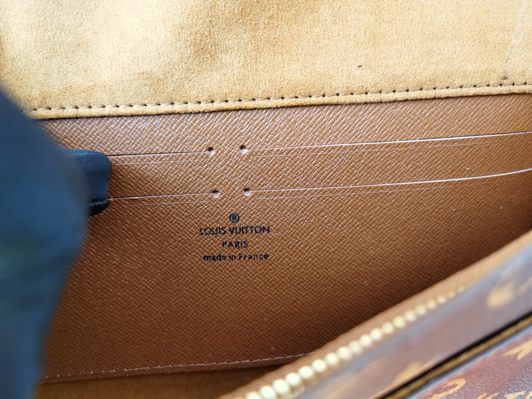 洗練されたエレガンスのミニバッグ