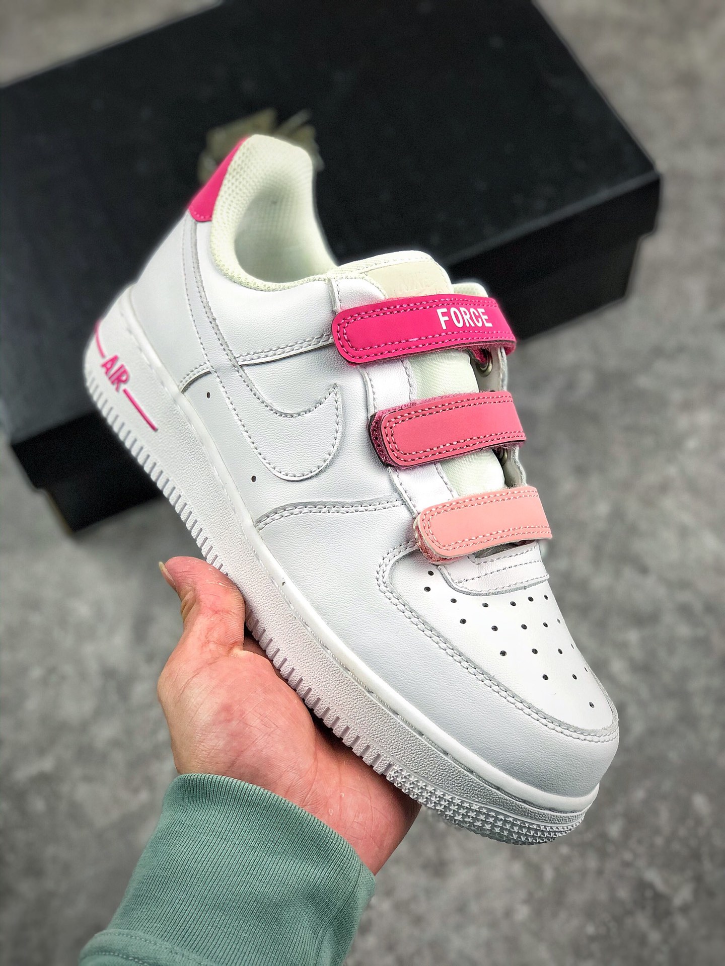 福利特价 冲刺双十一
放店
 Nk Air Force 1’07 SE 空军一号魔术贴3M反光低帮板鞋 898866-006
尺码：36 36.5 37.5 38 38.5 39