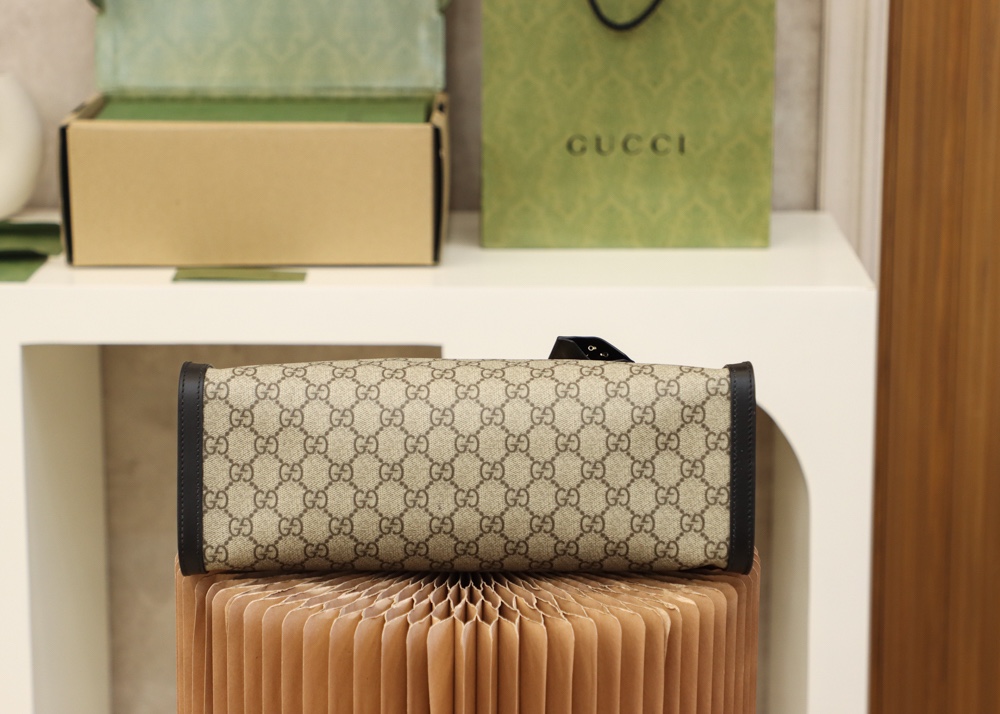GUCCI 𝐏𝐚𝐝𝐥𝐨𝐜𝐤系列中号肩背包 479197黑色