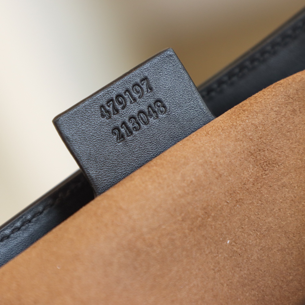 GUCCI 𝐏𝐚𝐝𝐥𝐨𝐜𝐤系列中号肩背包 479197黑色