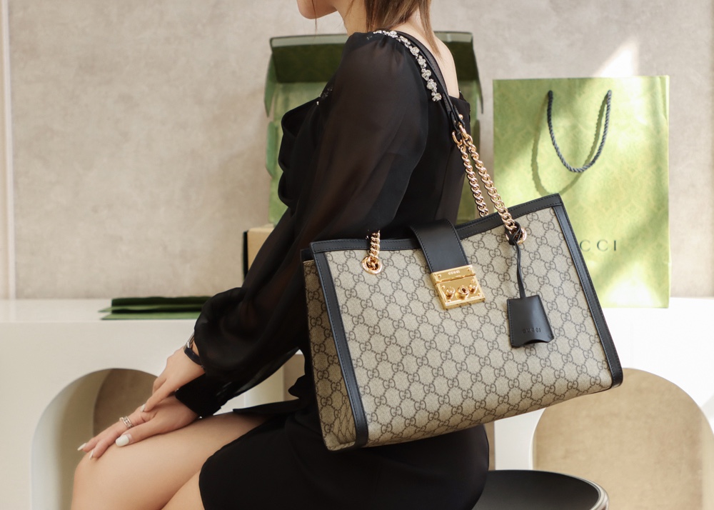 GUCCI 𝐏𝐚𝐝𝐥𝐨𝐜𝐤系列中号肩背包 479197黑色