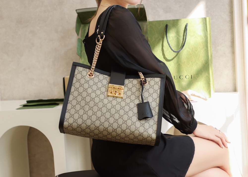 GUCCI 𝐏𝐚𝐝𝐥𝐨𝐜𝐤系列中号肩背包 479197黑色