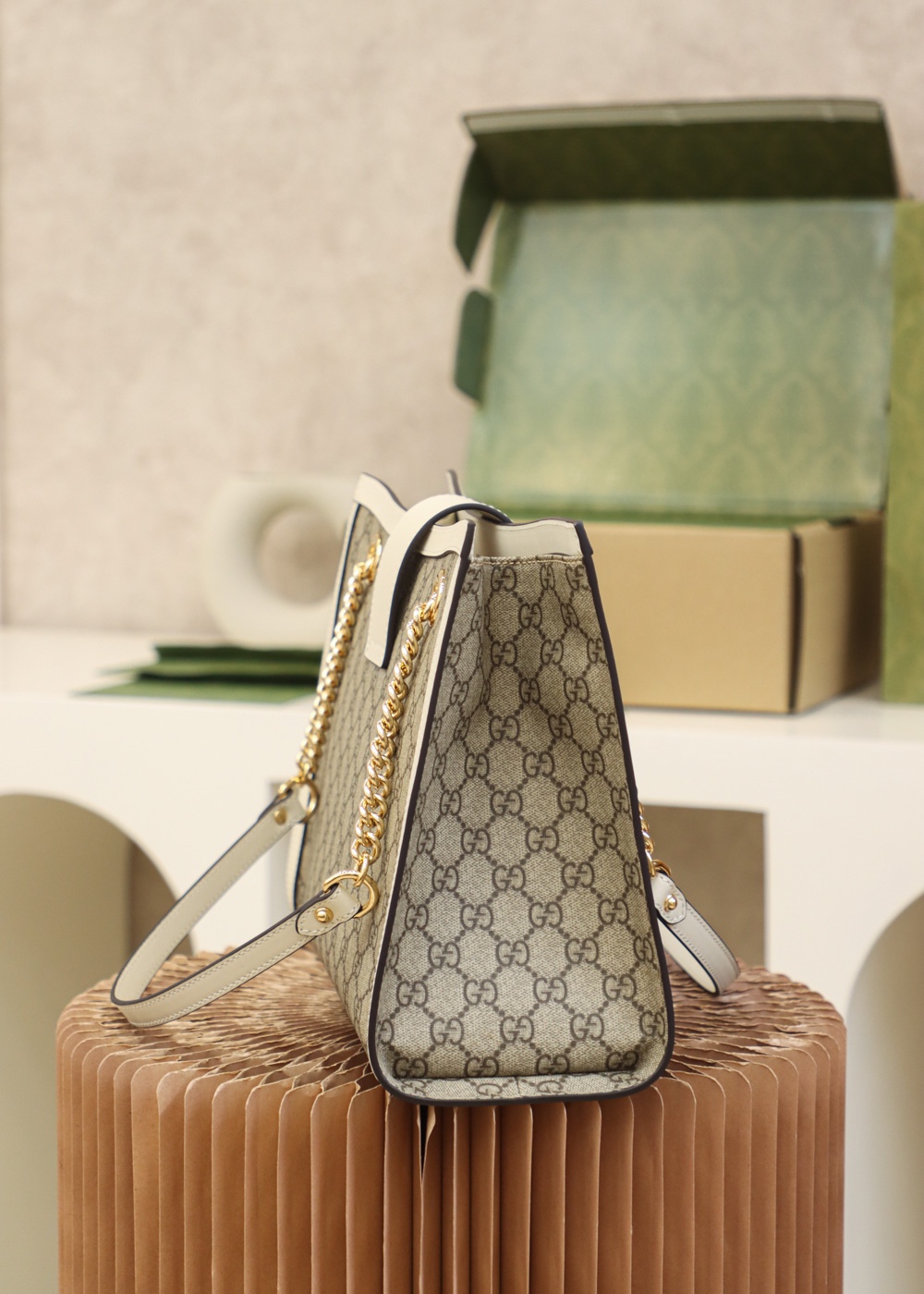 GUCCI 𝐏𝐚𝐝𝐥𝐨𝐜𝐤系列中号肩背包 479197白色