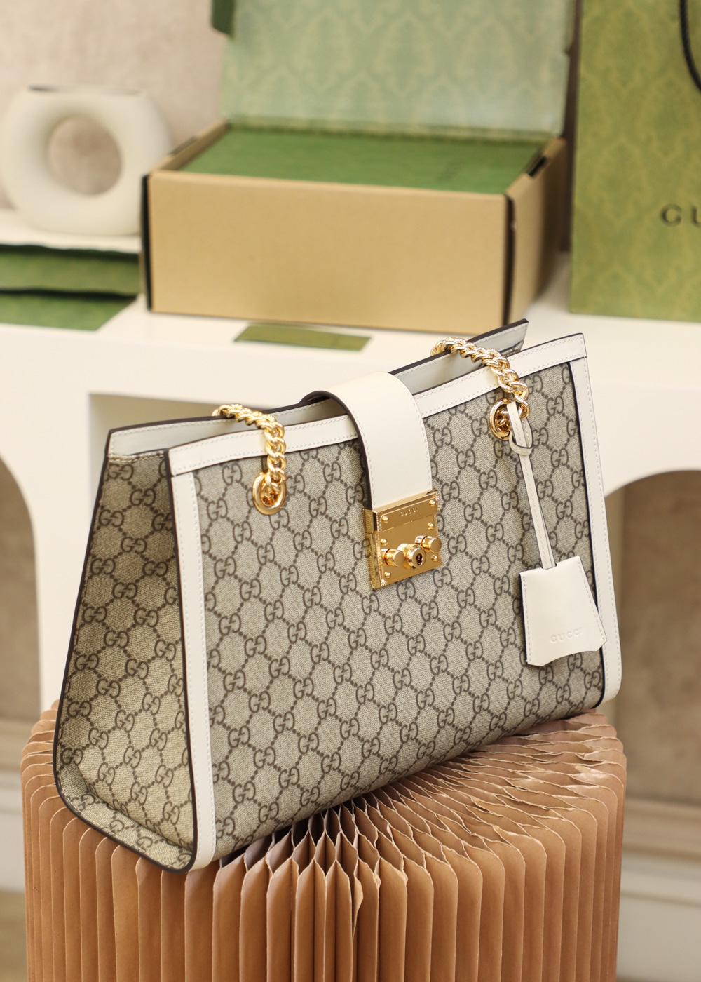 GUCCI 𝐏𝐚𝐝𝐥𝐨𝐜𝐤系列中号肩背包 479197白色