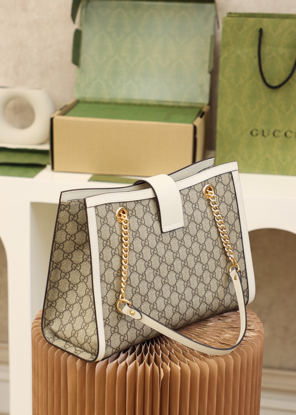 GUCCI 𝐏𝐚𝐝𝐥𝐨𝐜𝐤系列中号肩背包 479197白色