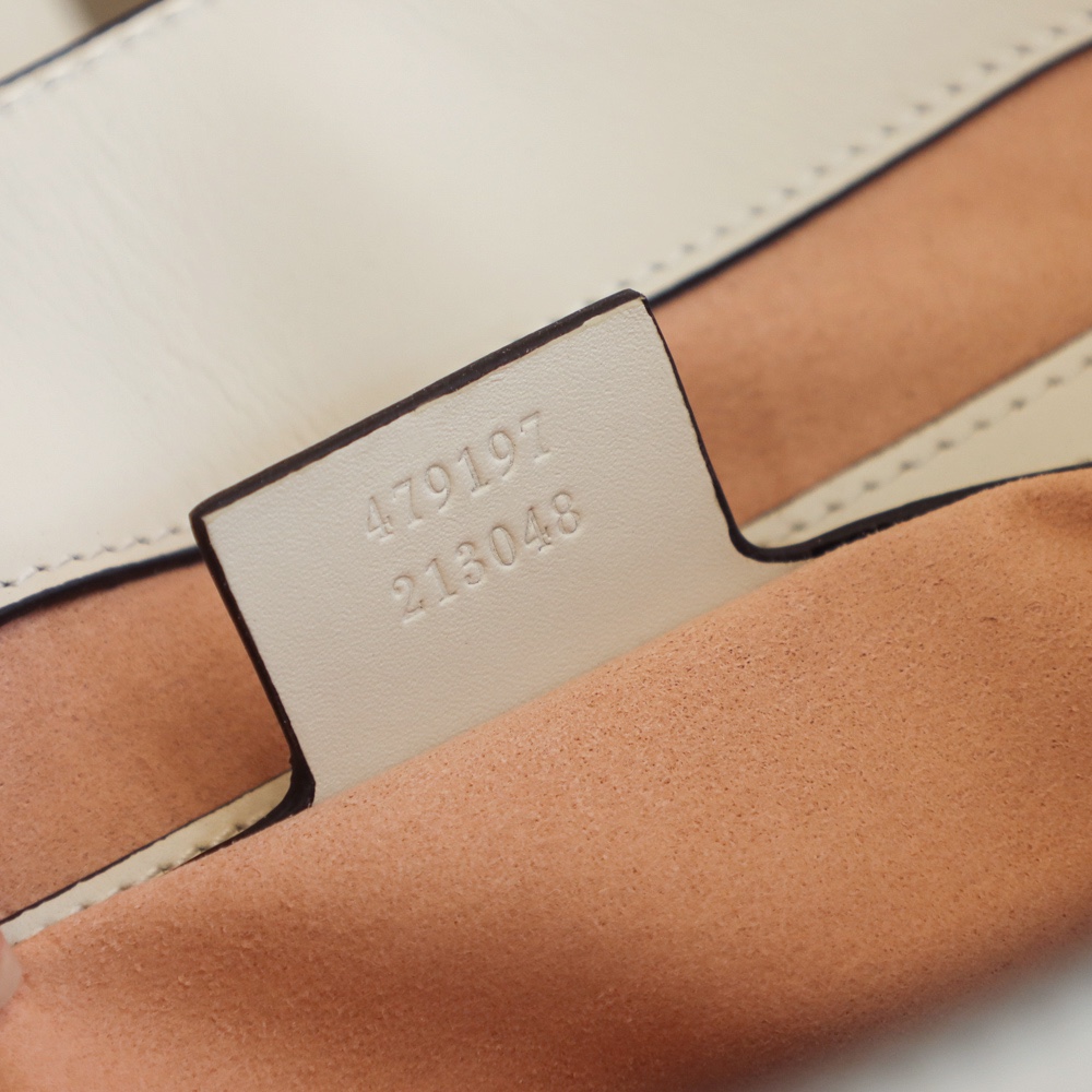 GUCCI 𝐏𝐚𝐝𝐥𝐨𝐜𝐤系列中号肩背包 479197白色