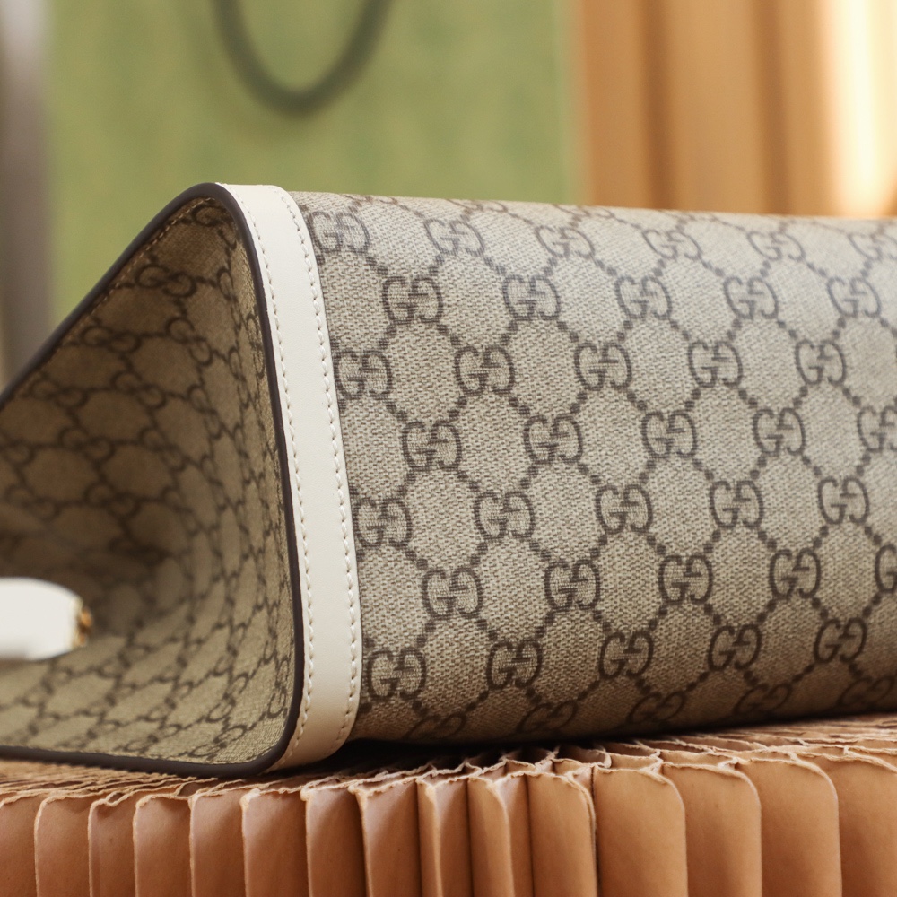 GUCCI 𝐏𝐚𝐝𝐥𝐨𝐜𝐤系列中号肩背包 479197白色