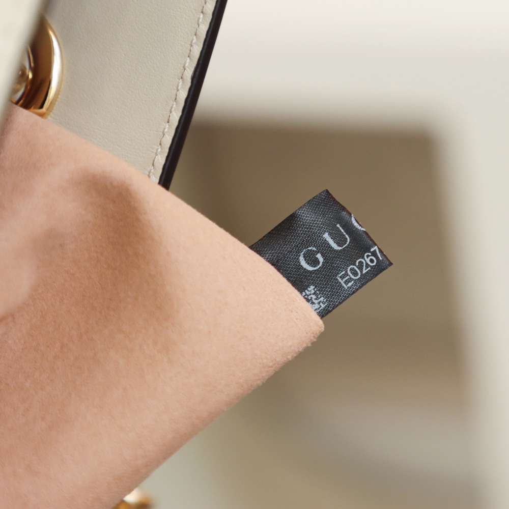 GUCCI 𝐏𝐚𝐝𝐥𝐨𝐜𝐤系列中号肩背包 479197白色