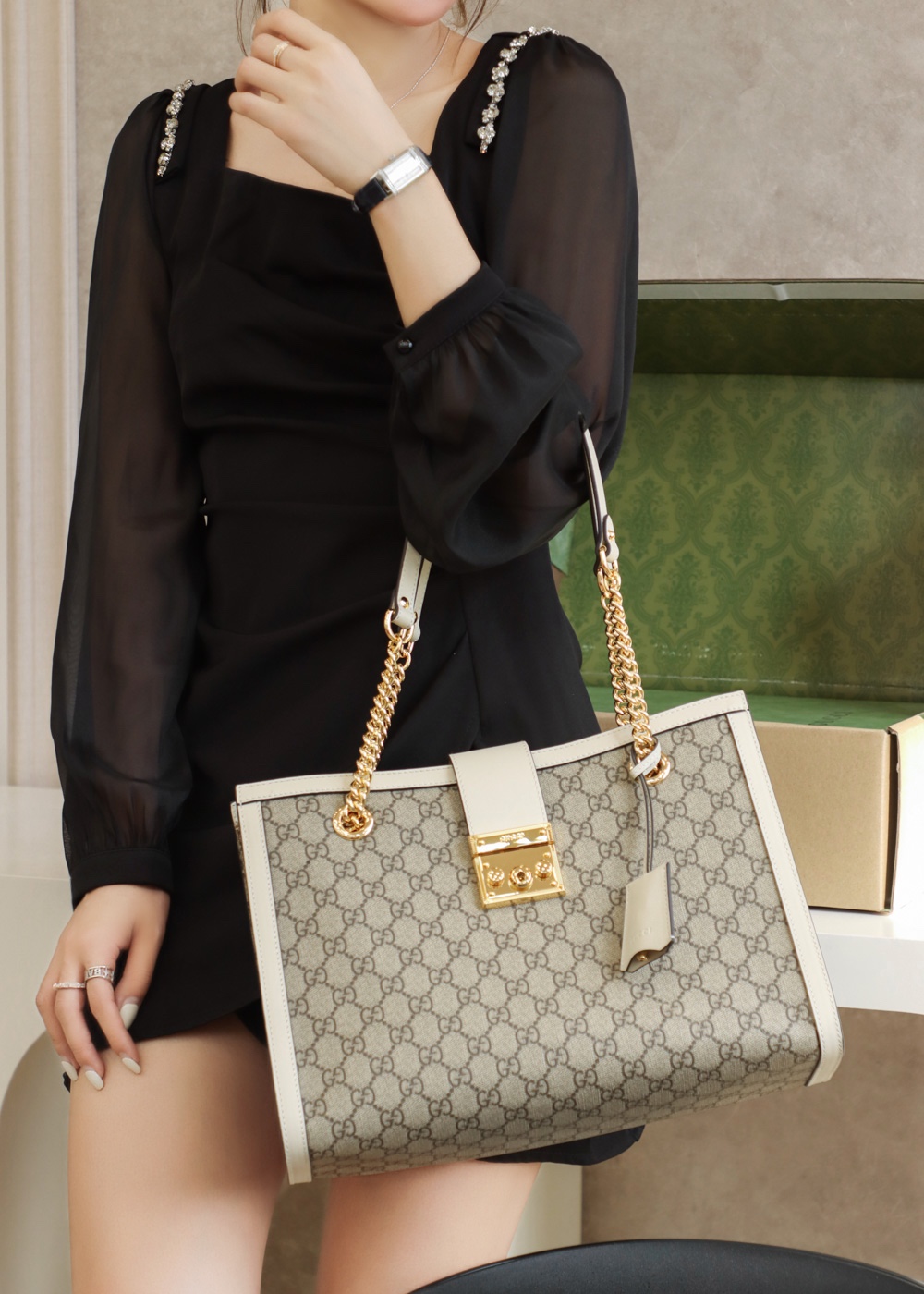 GUCCI 𝐏𝐚𝐝𝐥𝐨𝐜𝐤系列中号肩背包 479197白色