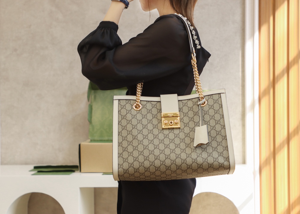 GUCCI 𝐏𝐚𝐝𝐥𝐨𝐜𝐤系列中号肩背包 479197白色