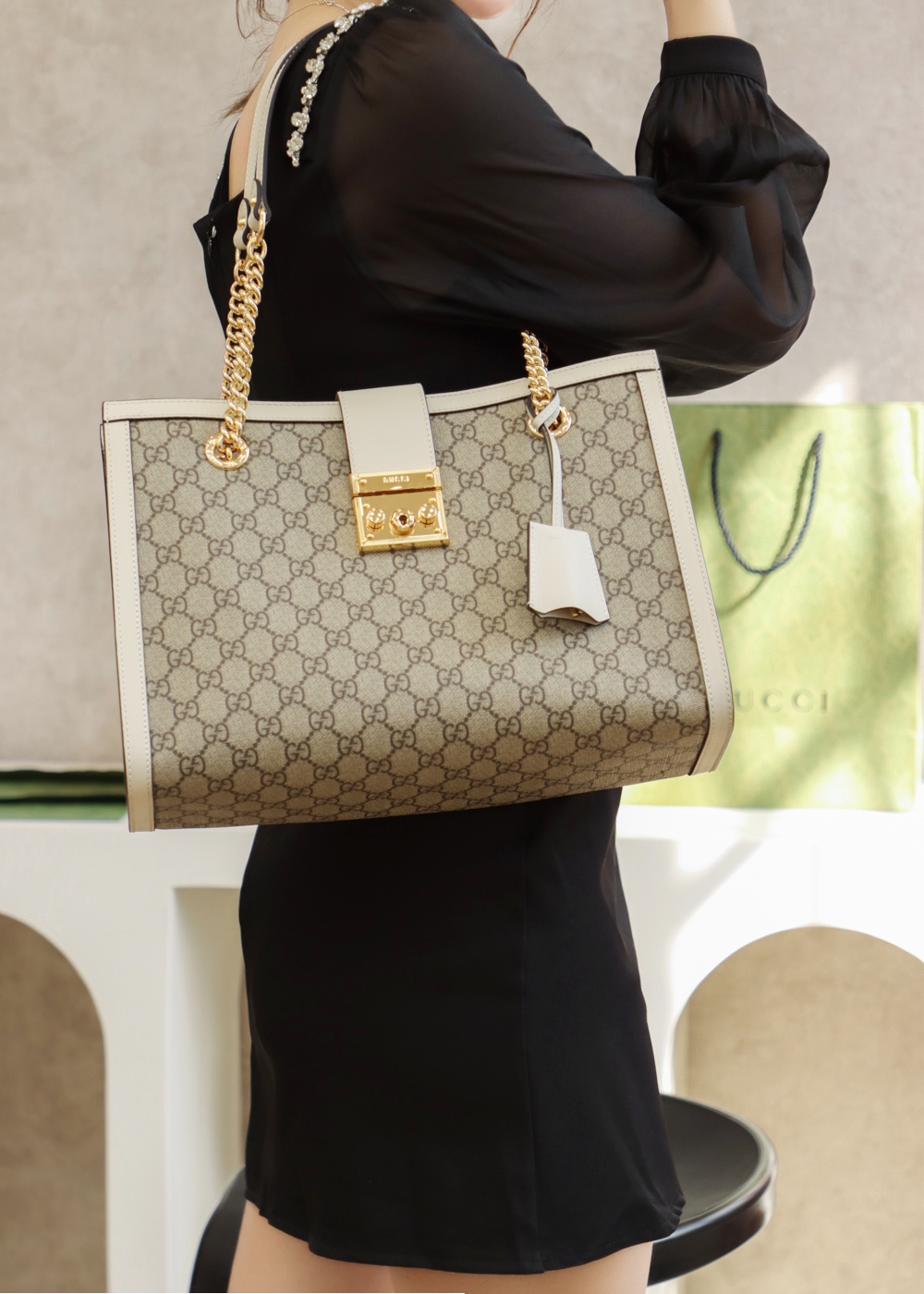 GUCCI 𝐏𝐚𝐝𝐥𝐨𝐜𝐤系列中号肩背包 479197白色