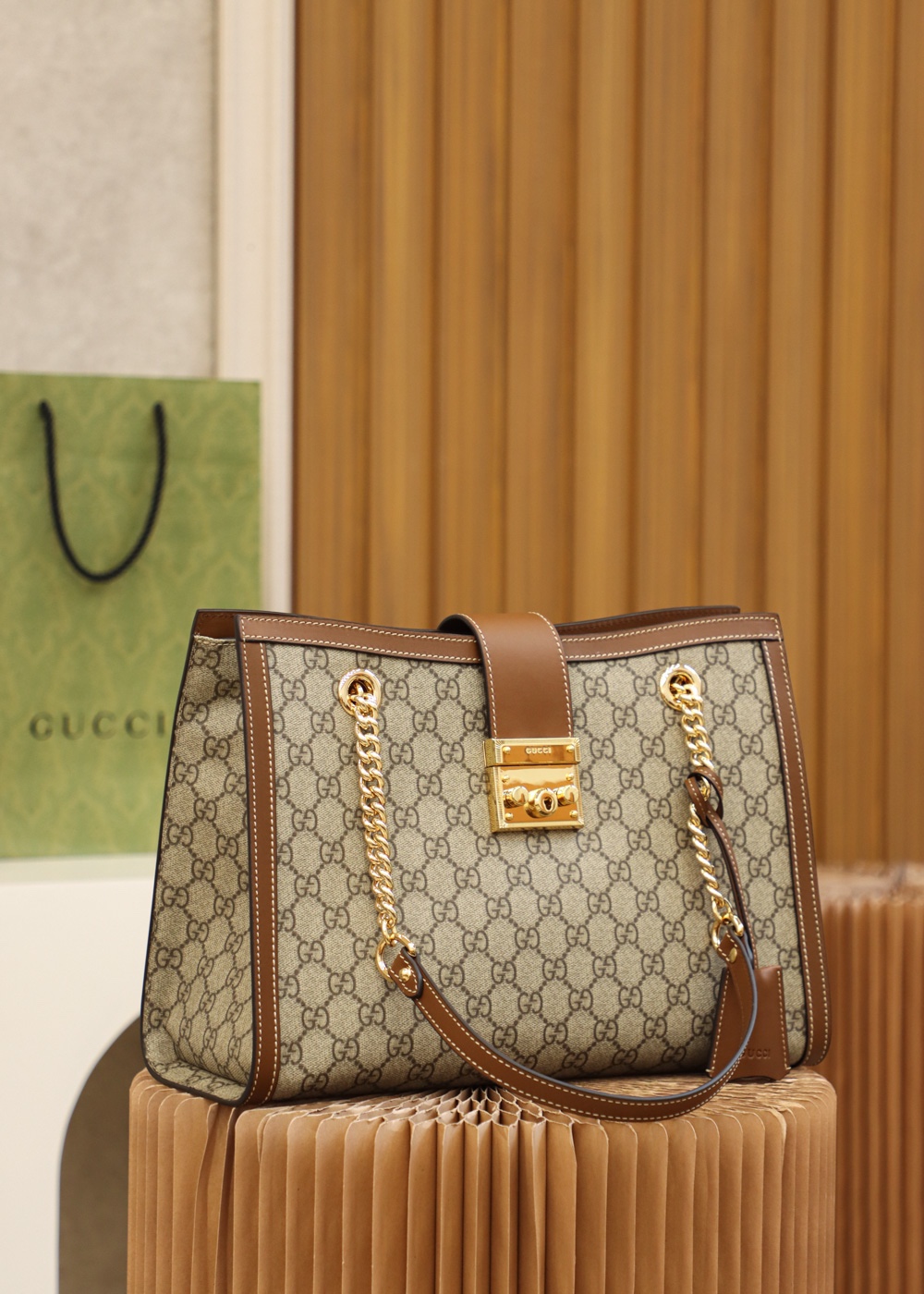 GUCCI 𝐏𝐚𝐝𝐥𝐨𝐜𝐤系列中号肩背包 479197棕色