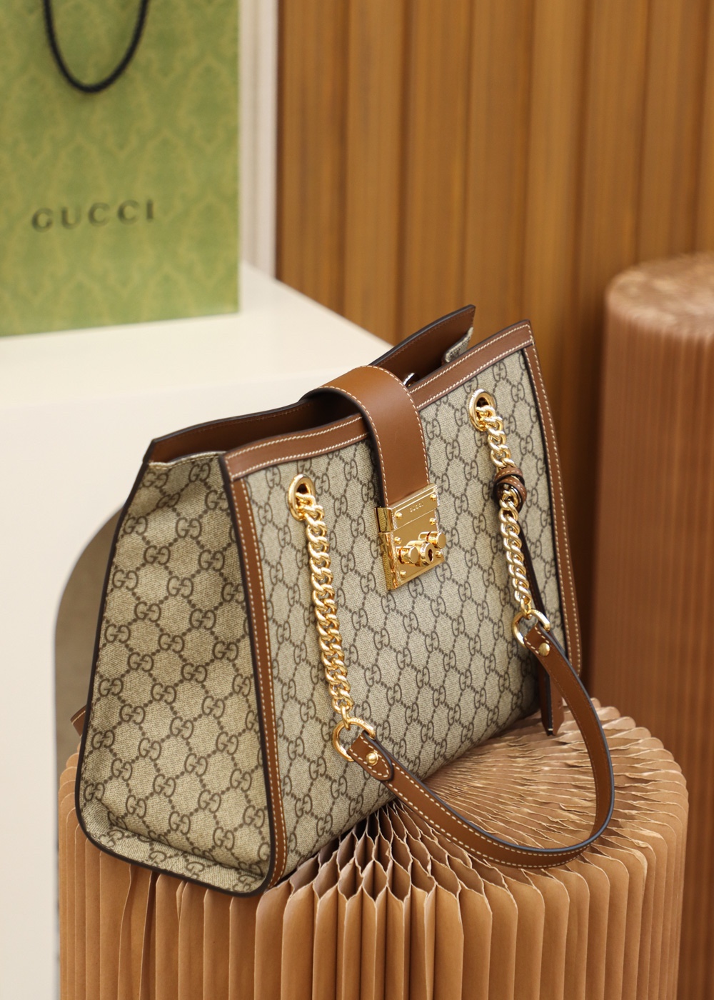 GUCCI 𝐏𝐚𝐝𝐥𝐨𝐜𝐤系列中号肩背包 479197棕色