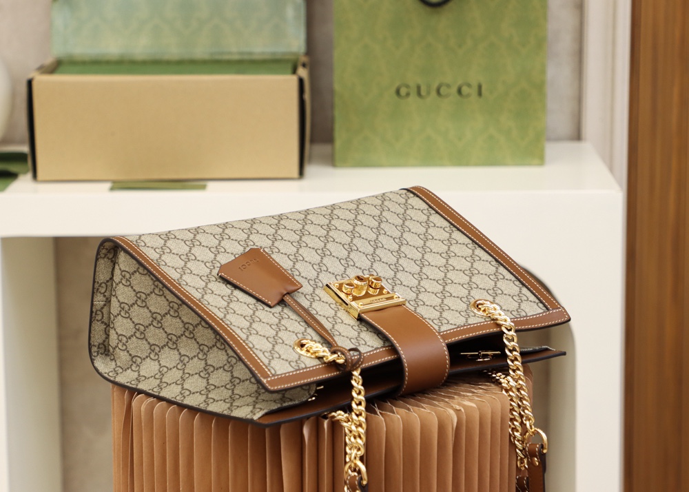 GUCCI 𝐏𝐚𝐝𝐥𝐨𝐜𝐤系列中号肩背包 479197棕色