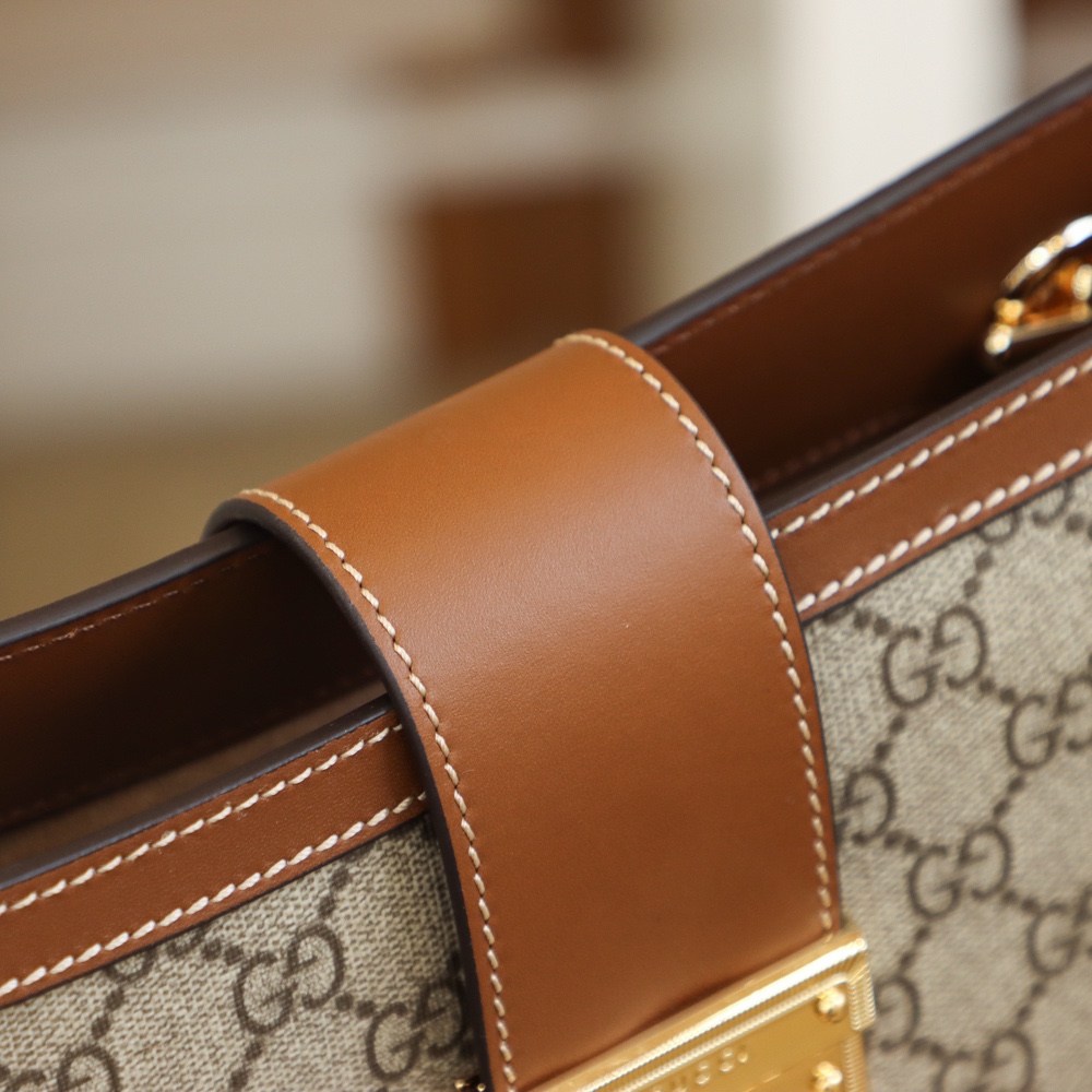 GUCCI 𝐏𝐚𝐝𝐥𝐨𝐜𝐤系列中号肩背包 479197棕色