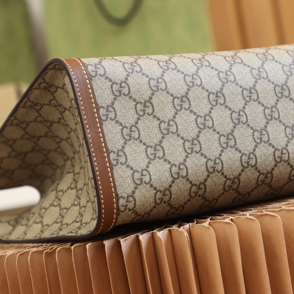 GUCCI 𝐏𝐚𝐝𝐥𝐨𝐜𝐤系列中号肩背包 479197棕色
