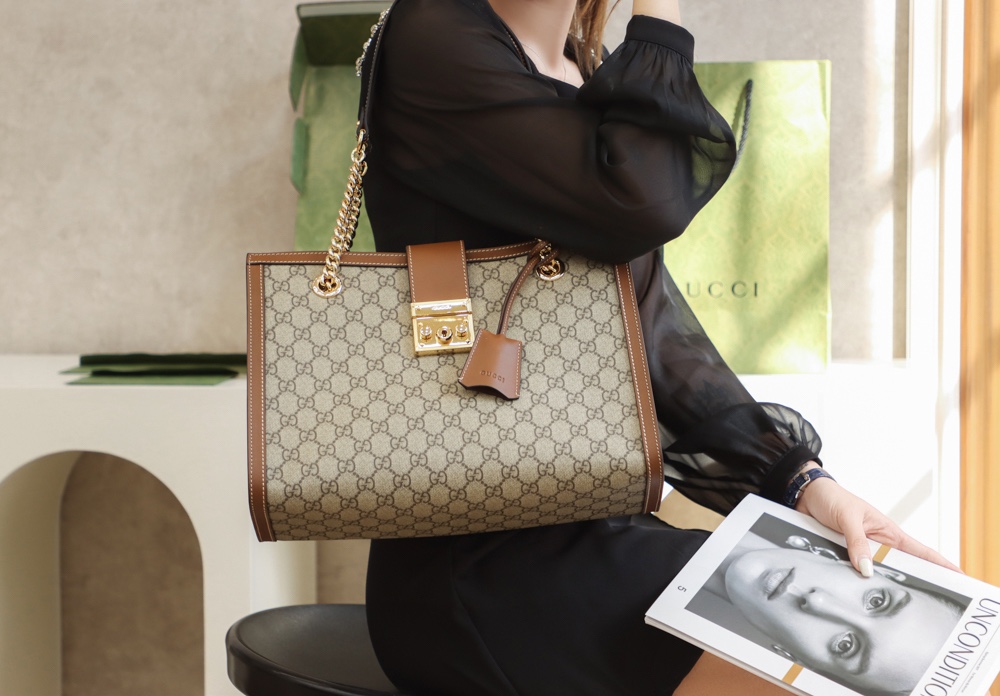 GUCCI 𝐏𝐚𝐝𝐥𝐨𝐜𝐤系列中号肩背包 479197棕色