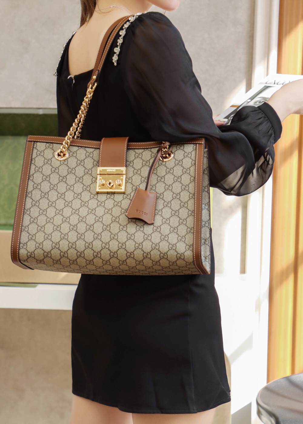 GUCCI 𝐏𝐚𝐝𝐥𝐨𝐜𝐤系列中号肩背包 479197棕色