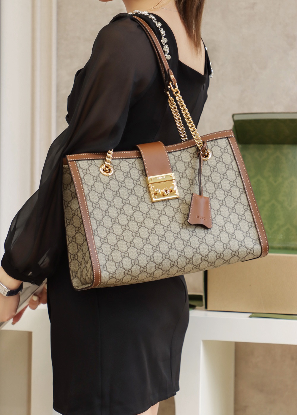GUCCI 𝐏𝐚𝐝𝐥𝐨𝐜𝐤系列中号肩背包 479197棕色