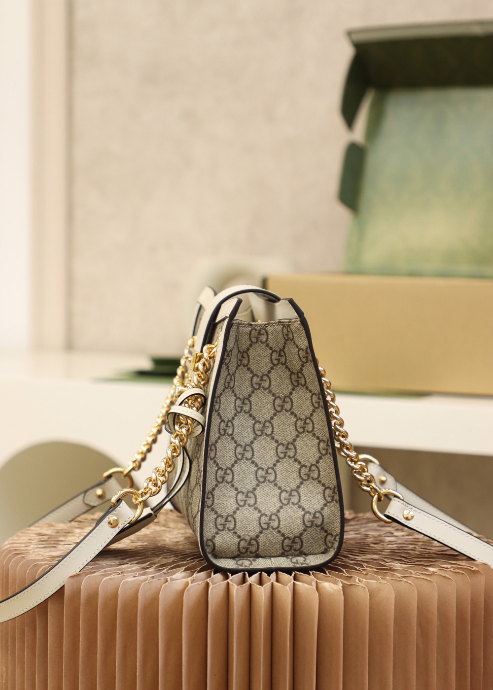 GUCCI 𝐏𝐚𝐝𝐥𝐨𝐜𝐤系列小号肩背包 498156白色