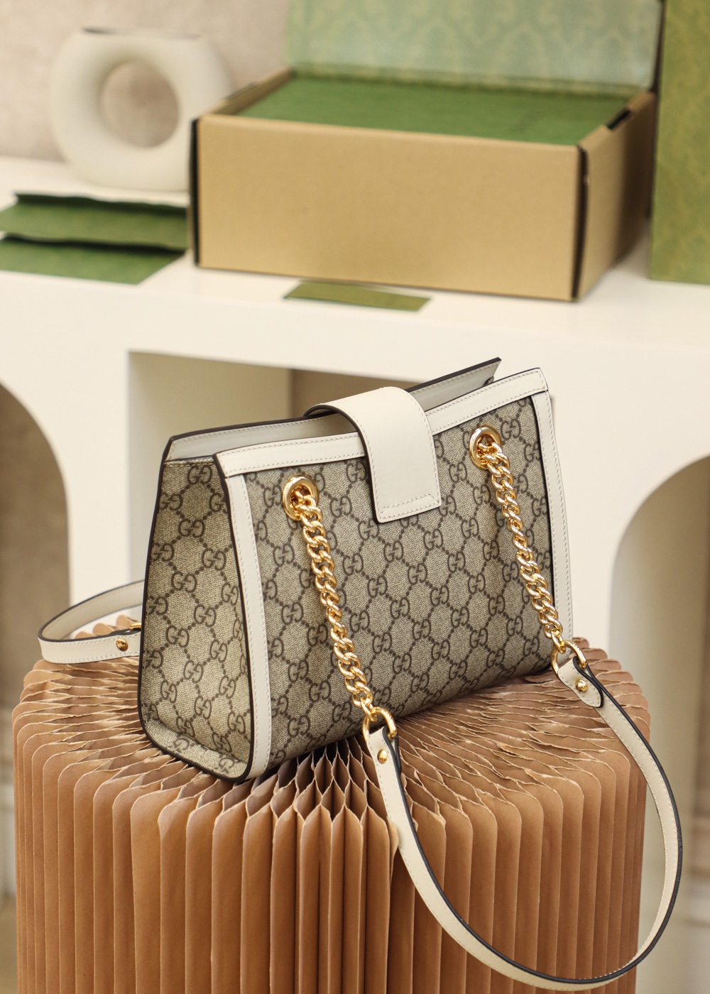 GUCCI 𝐏𝐚𝐝𝐥𝐨𝐜𝐤系列小号肩背包 498156白色