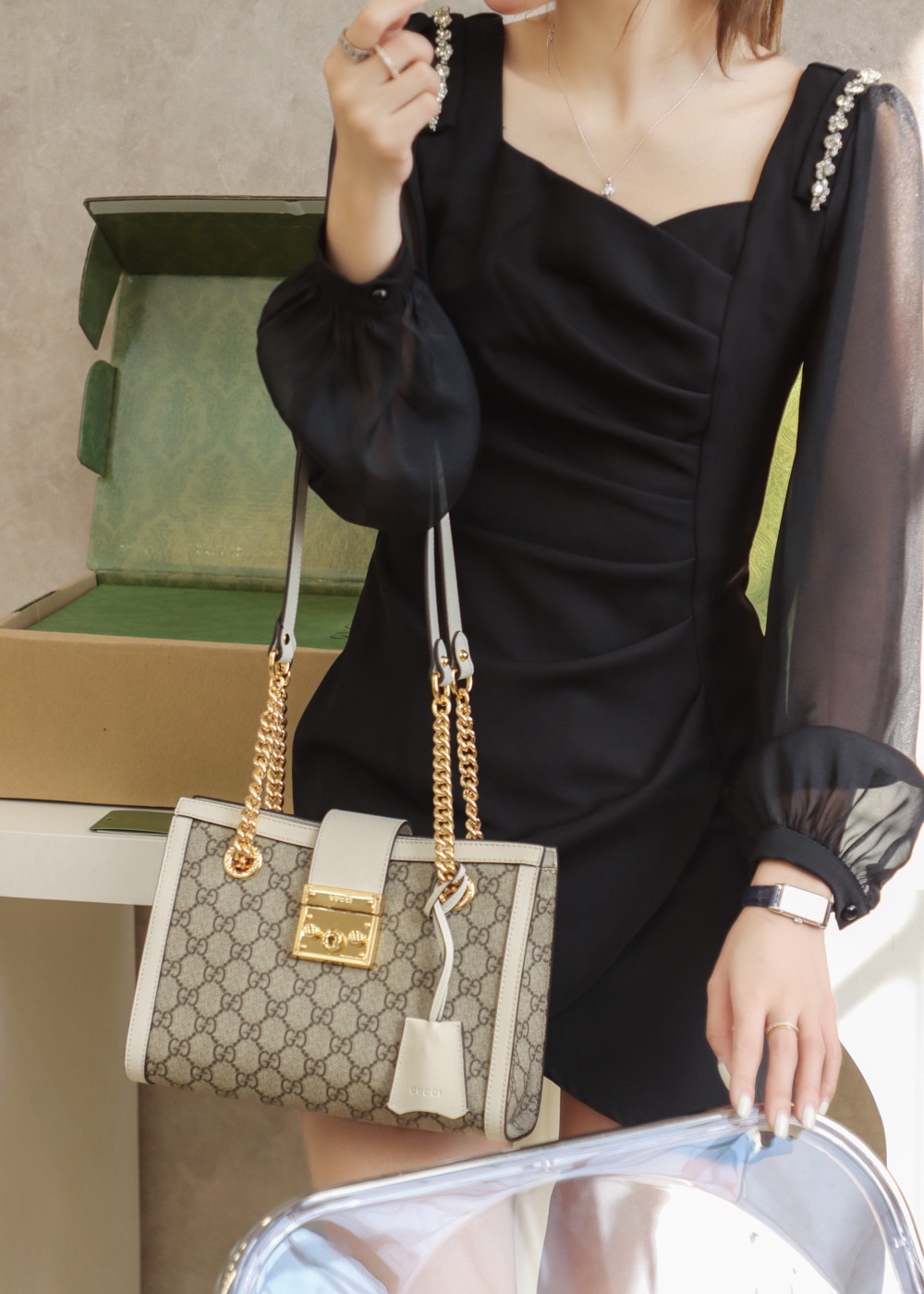 GUCCI 𝐏𝐚𝐝𝐥𝐨𝐜𝐤系列小号肩背包 498156白色