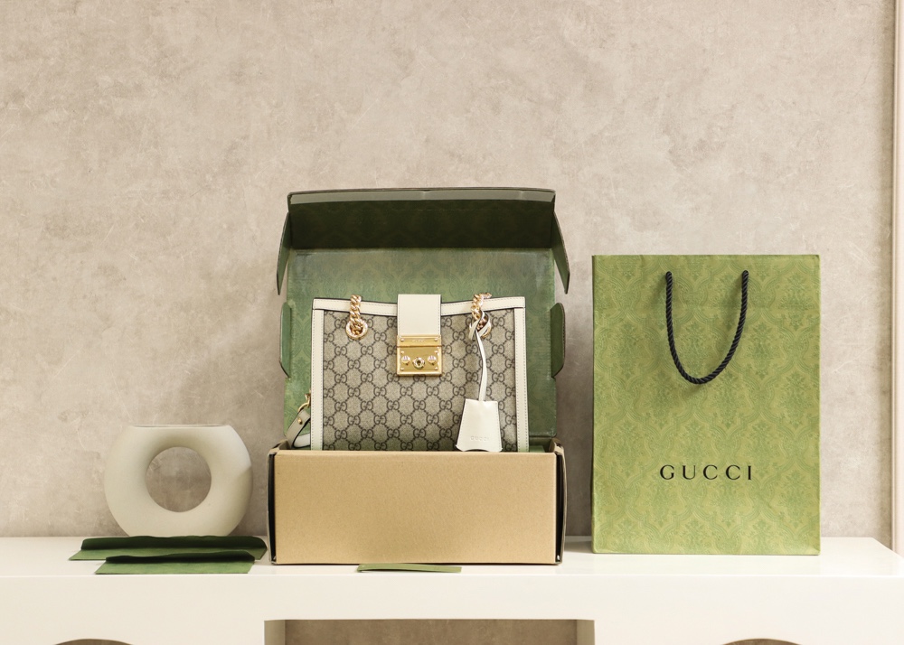 GUCCI 𝐏𝐚𝐝𝐥𝐨𝐜𝐤系列小号肩背包 498156白色