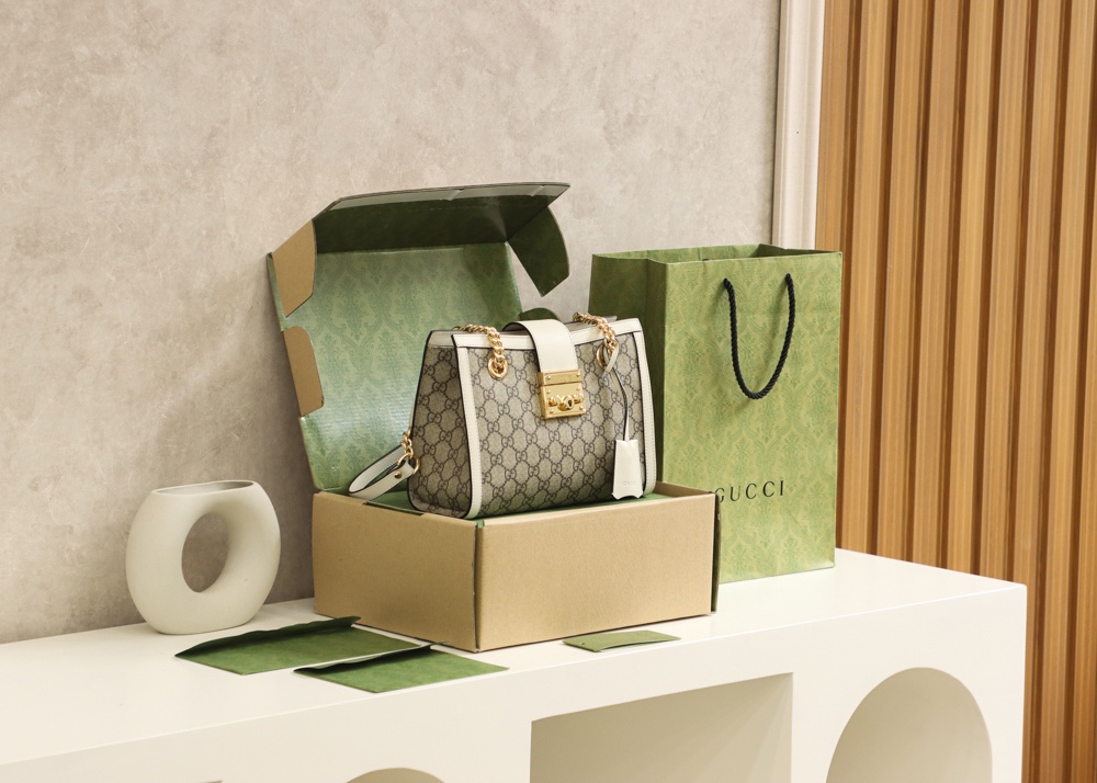 GUCCI 𝐏𝐚𝐝𝐥𝐨𝐜𝐤系列小号肩背包 498156白色
