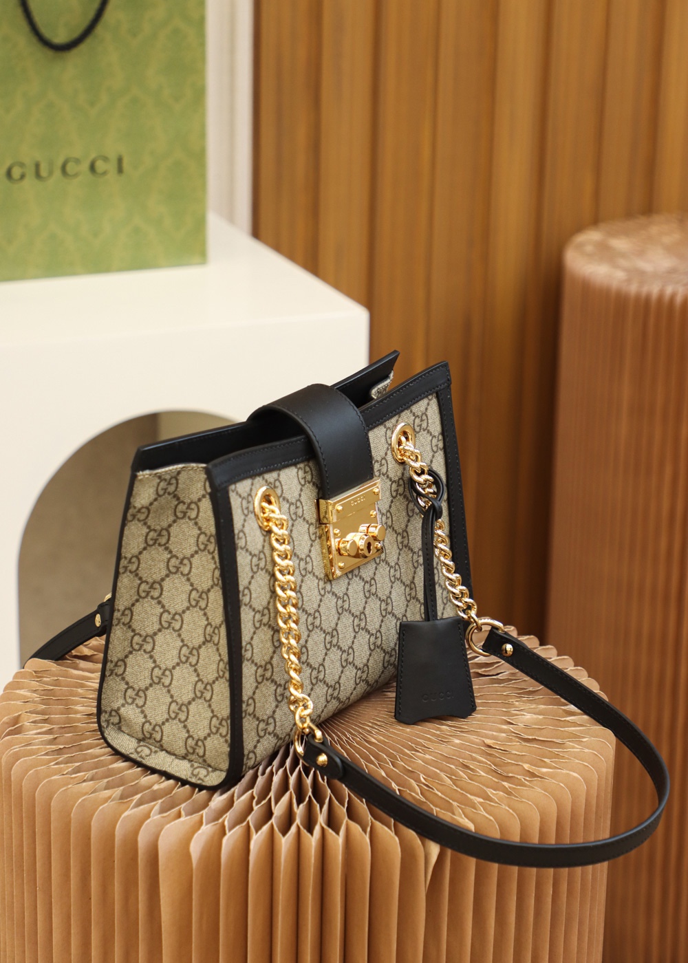 GUCCI 𝐏𝐚𝐝𝐥𝐨𝐜𝐤系列小号肩背包 498156黑色