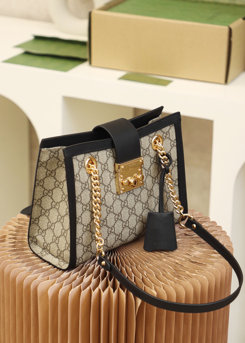 GUCCI 𝐏𝐚𝐝𝐥𝐨𝐜𝐤系列小号肩背包 498156黑色
