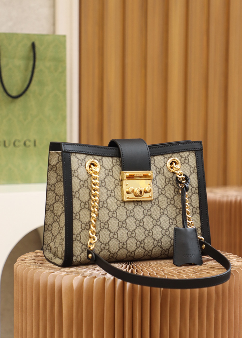 GUCCI 𝐏𝐚𝐝𝐥𝐨𝐜𝐤系列小号肩背包 498156黑色