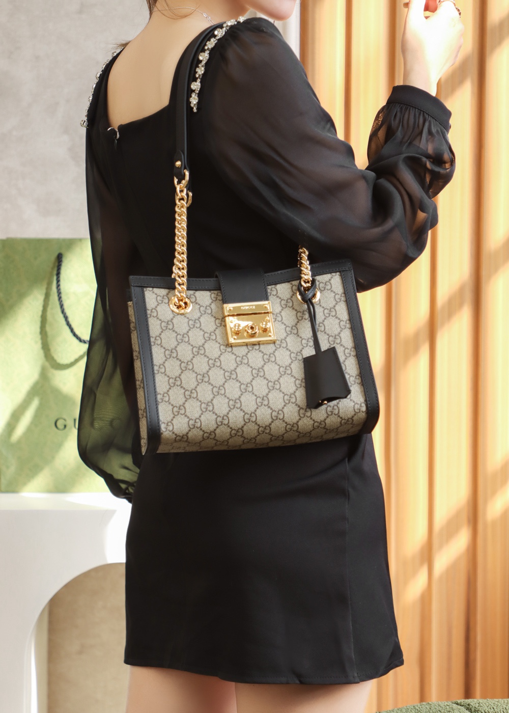 GUCCI 𝐏𝐚𝐝𝐥𝐨𝐜𝐤系列小号肩背包 498156黑色