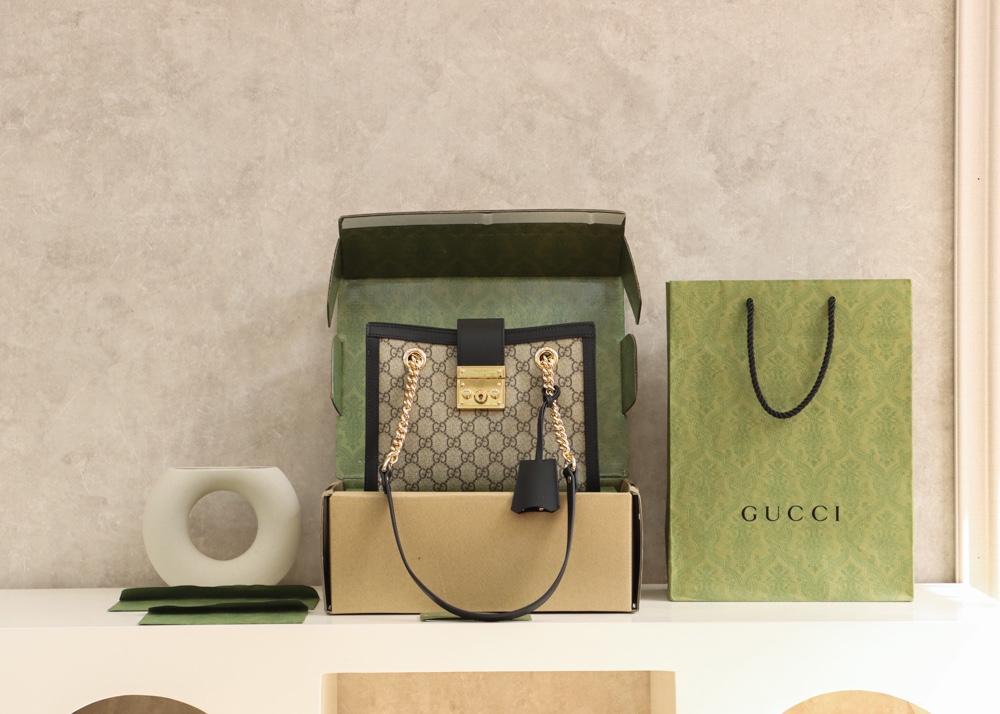 GUCCI 𝐏𝐚𝐝𝐥𝐨𝐜𝐤系列小号肩背包 498156黑色