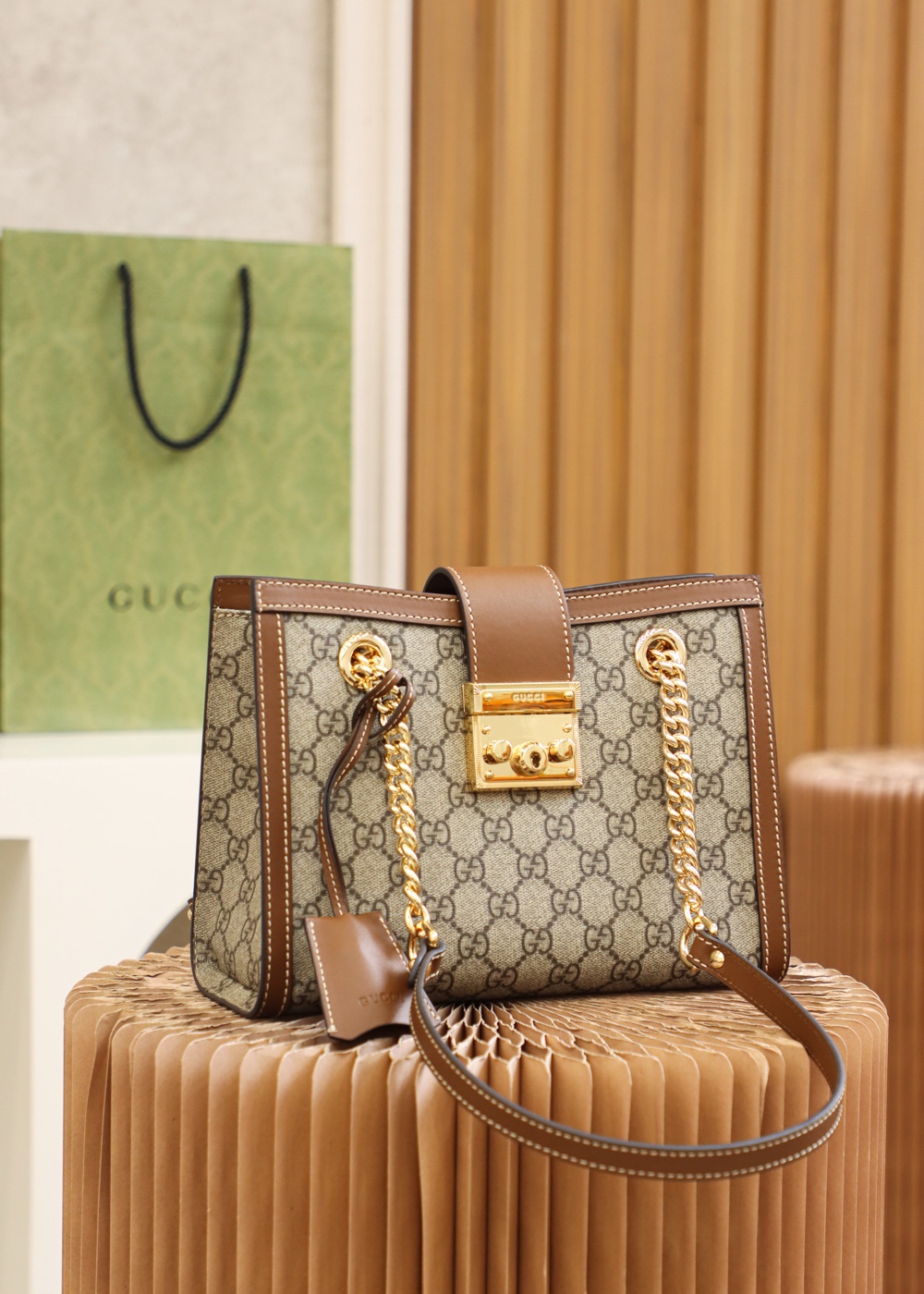 GUCCI 𝐏𝐚𝐝𝐥𝐨𝐜𝐤系列小号肩背包 498156棕色