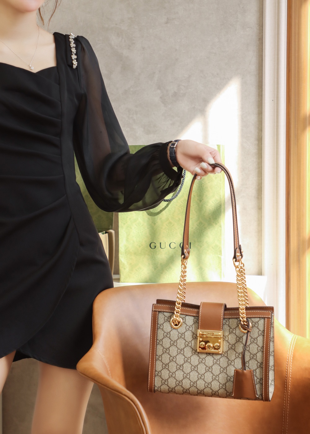 GUCCI 𝐏𝐚𝐝𝐥𝐨𝐜𝐤系列小号肩背包 498156棕色