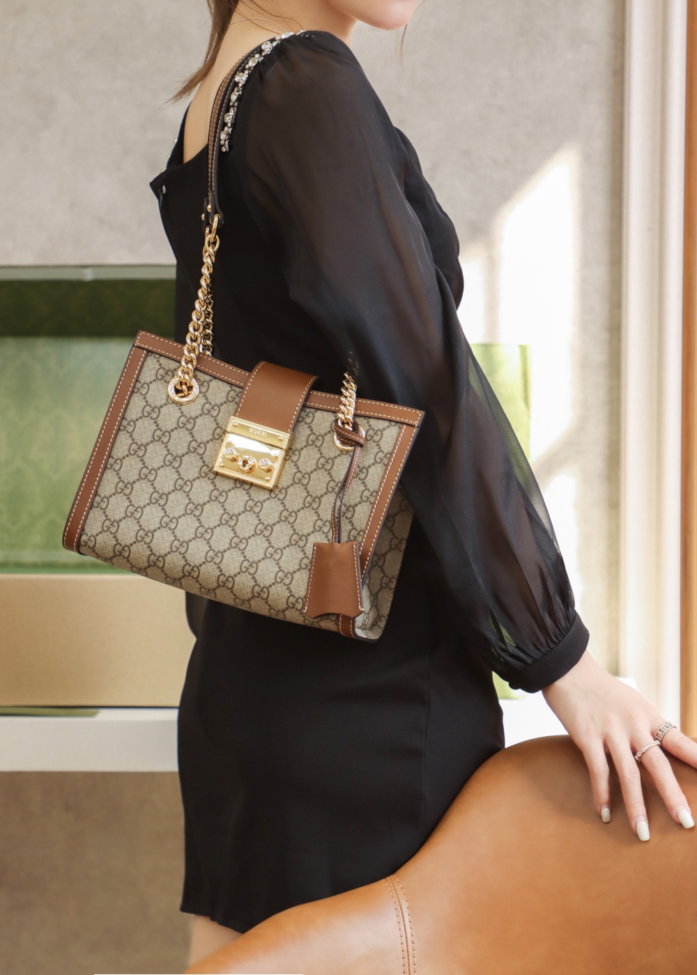 GUCCI 𝐏𝐚𝐝𝐥𝐨𝐜𝐤系列小号肩背包 498156棕色