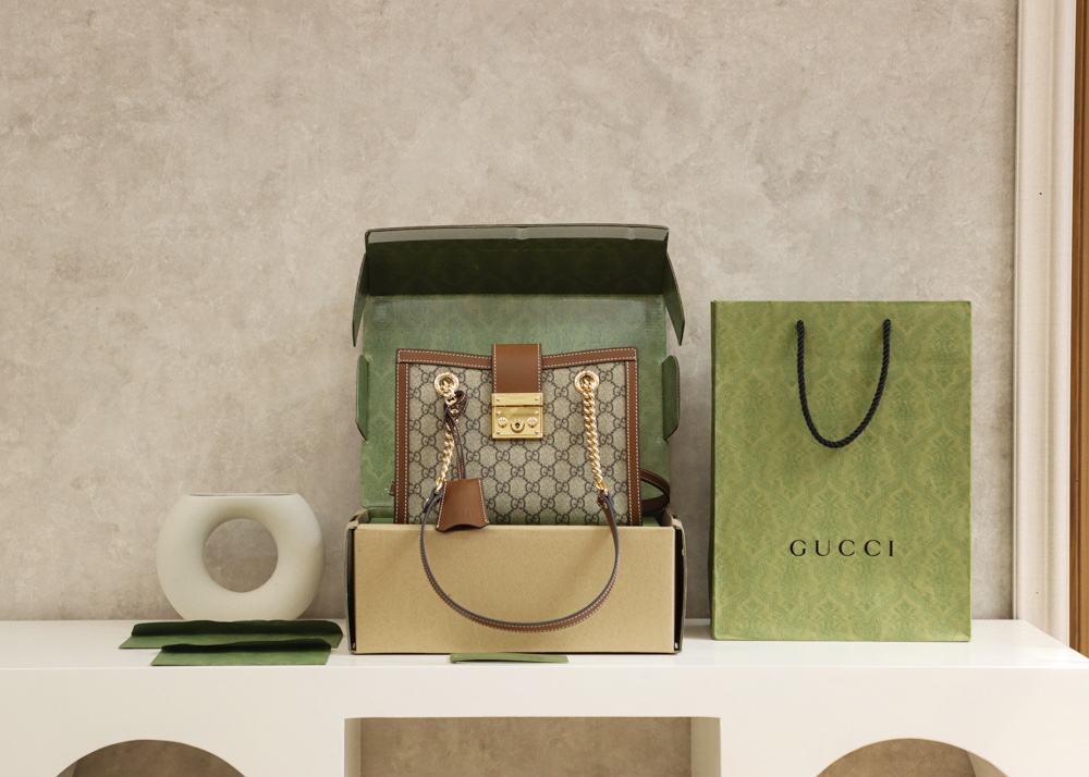 GUCCI 𝐏𝐚𝐝𝐥𝐨𝐜𝐤系列小号肩背包 498156棕色