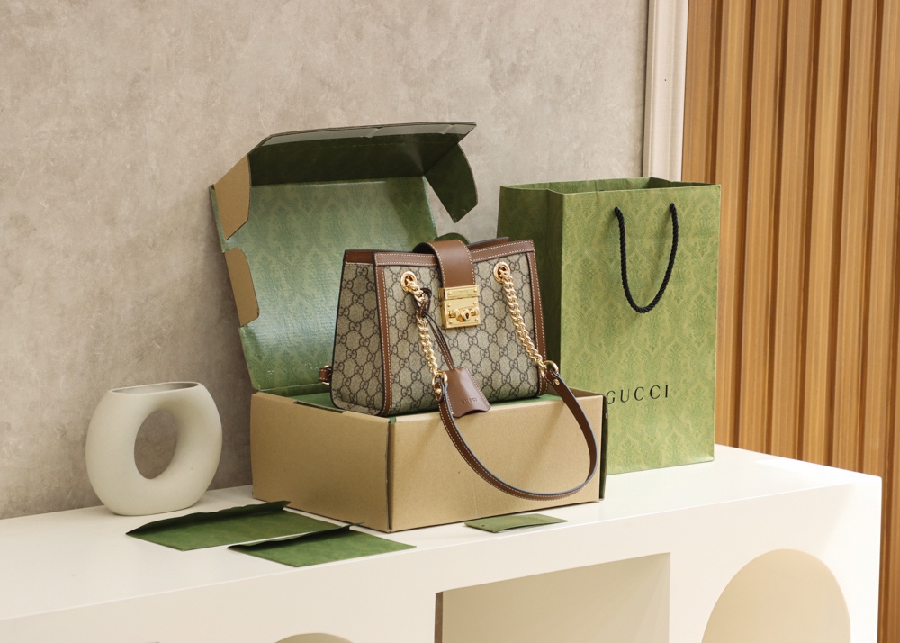 GUCCI 𝐏𝐚𝐝𝐥𝐨𝐜𝐤系列小号肩背包 498156棕色