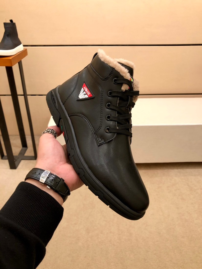 I5 Armani 阿玛尼  潮鞋 鞋面意大利进口头层顶级牛皮 ,绒毛内里,潮男年轻人必备,欧美时尚风格,无论走到那你都是亮点. 运动风,原单纹线.原版运动底 精品打造 适合司机驾车出行款式简单而不失奢华,百搭,让你走到那都是亮点,男鞋码数：38-44、