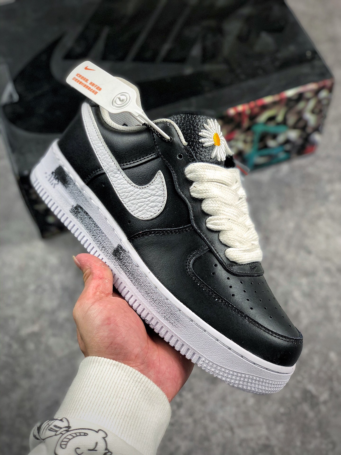 福利特价 冲刺双十一
放店
独家实拍 可刮开涂层
PEACEMINUSONE x NIKE联名AIR FORCE 1