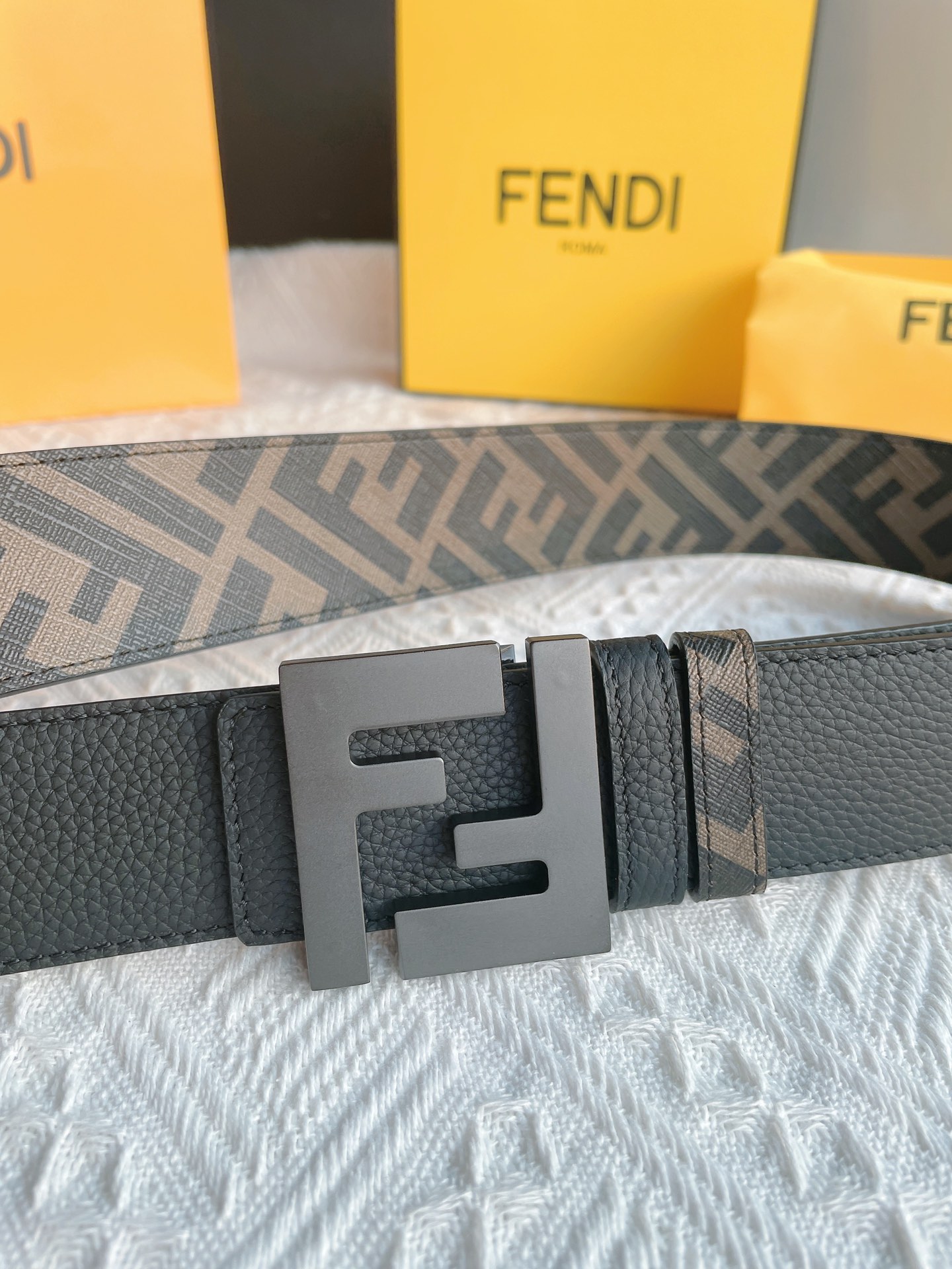 Chanel ◤𝗦𝗽𝗲𝗰𝗶𝗮𝗹 𝗦𝘂𝗽𝗽𝗹𝘆 𝗖𝗵𝗮𝗻𝗻𝗲𝗹𝘀◥ 特殊供货渠道FENDI芬迪广为人知的“双F”标志出自“老佛爷”Karl Largerfeld笔下