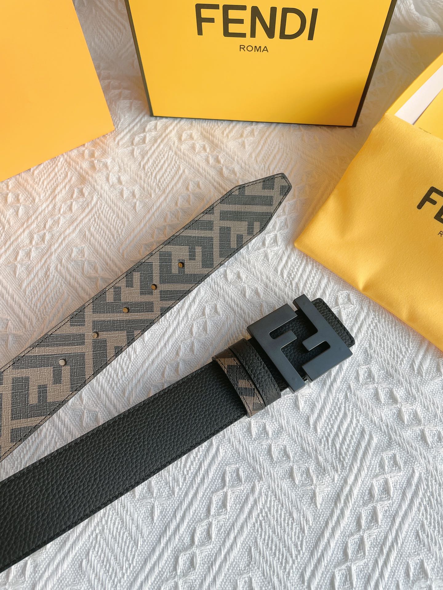 Chanel ◤𝗦𝗽𝗲𝗰𝗶𝗮𝗹 𝗦𝘂𝗽𝗽𝗹𝘆 𝗖𝗵𝗮𝗻𝗻𝗲𝗹𝘀◥ 特殊供货渠道FENDI芬迪广为人知的“双F”标志出自“老佛爷”Karl Largerfeld笔下