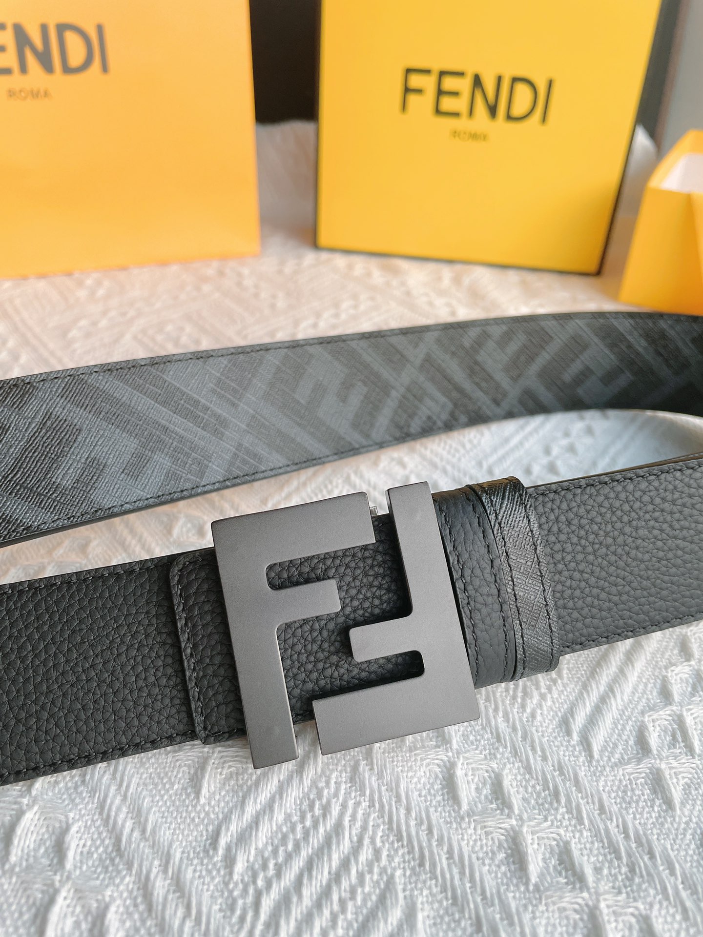 Chanel ◤𝗦𝗽𝗲𝗰𝗶𝗮𝗹 𝗦𝘂𝗽𝗽𝗹𝘆 𝗖𝗵𝗮𝗻𝗻𝗲𝗹𝘀◥ 特殊供货渠道FENDI芬迪广为人知的“双F”标志出自“老佛爷”Karl Largerfeld笔下