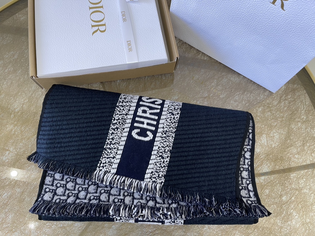 Dior迪奥“CHRISTIAN DIOR”标志条形图案学院风双面围巾14CDO301I985_C540
